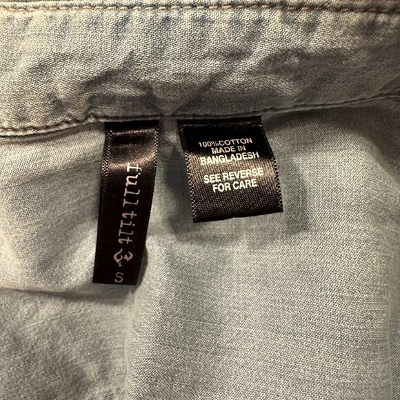 Denim Long Sleeve Shirt Womens Size S Button down Front Pockets Full Tilt - Picture 4 of 5